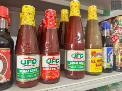 ...e la salsa "Ufc" di banane. Quest�ultima � un po� il nostro ketchup: perfetta con pollo fritto o spiedini alla griglia�